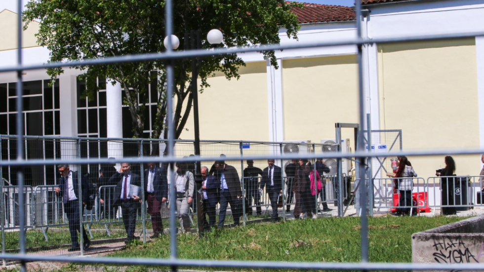 Στον αέρα ξανά τα Τέμπη: «Σε αποθήκη εστιατορίου η δίκη» - Κλείνει πάλι για εργασίες η αίθουσα